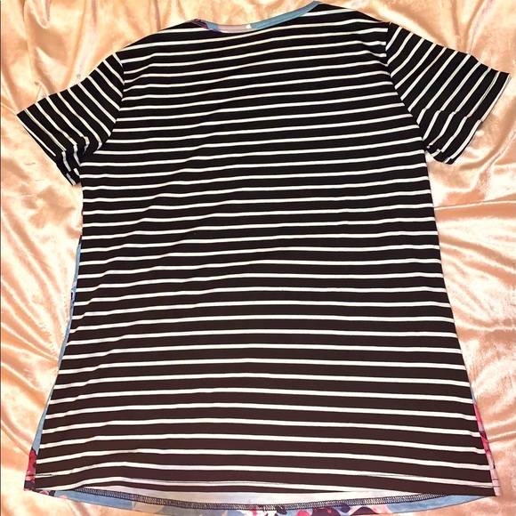 🔥Sold on MERC🔥 Floral striped tshirt - Picture 4 of 4
